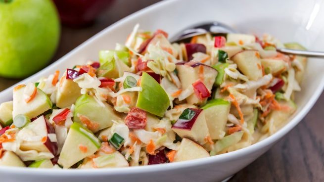 Ensalada de col con manzana